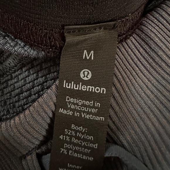 Blue lululemon texture tech pant - Picture 3 of 3